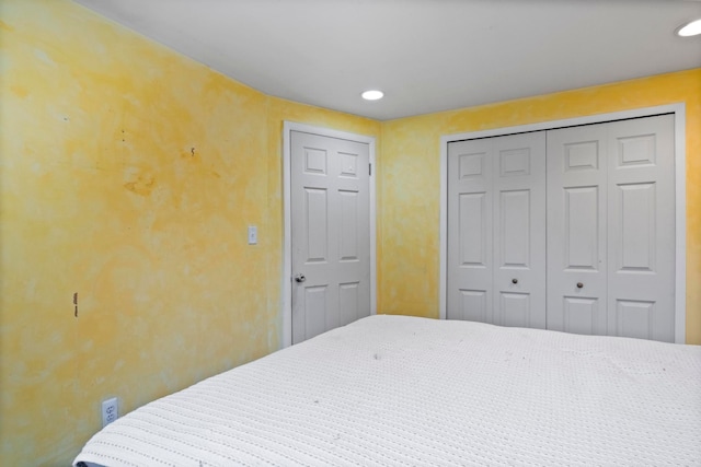 bedroom featuring a closet and recessed lighting
