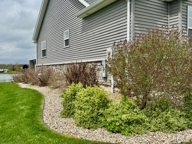 2660 Bay Pt, Imlay City, MI 48444 - view of property exterior featuring a yard