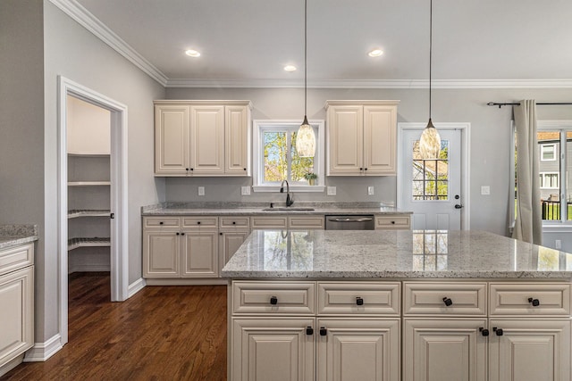 kitchen featuring a sink, cream cabinetry, dishwasher, dark wood-style flooring, and crown molding
