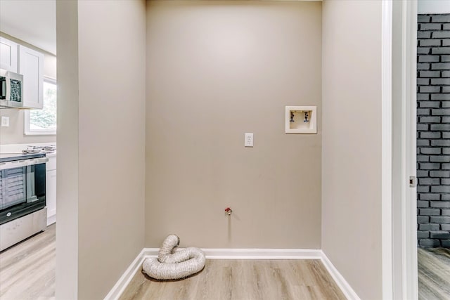 2365 Middlebelt Rd, West Bloomfield, MI 48324 - laundry area featuring light wood-style floors, washer hookup, and baseboards
