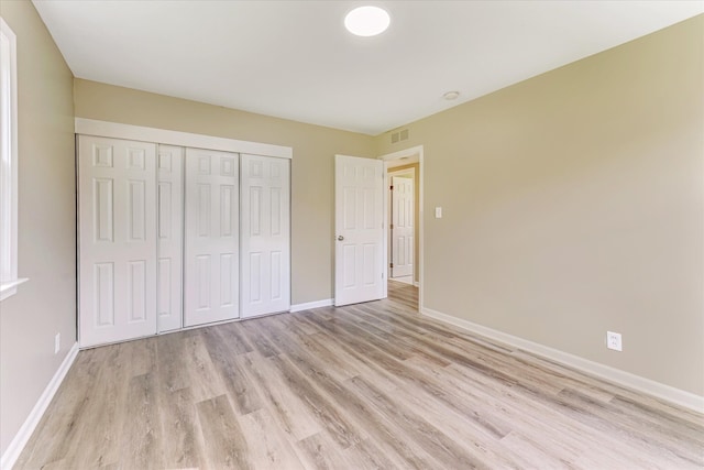 2365 Middlebelt Rd, West Bloomfield, MI 48324 - unfurnished bedroom featuring light wood finished floors, baseboards, and a closet