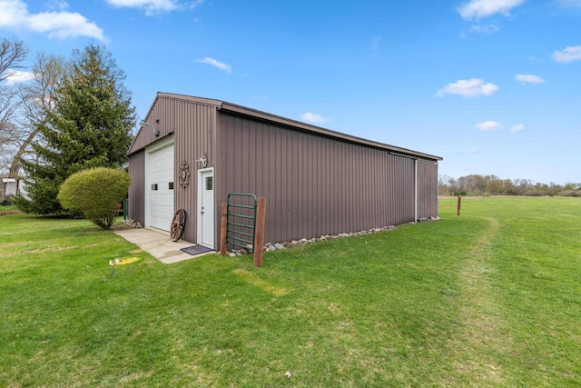 880 W Ave, Big Rapids, MI 49307 - view of outdoor structure with an outbuilding and driveway