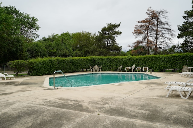 32013 W 12 Mile Rd Unit 306, Farmington Hills, MI 48334 - community pool featuring a patio area and fence
