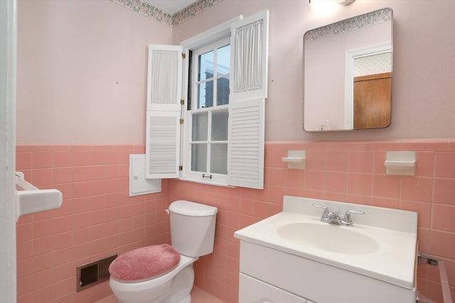 1133 Balfour St, Grosse Pointe Park, MI 48230 - half bathroom featuring tile walls, toilet, wainscoting, and vanity