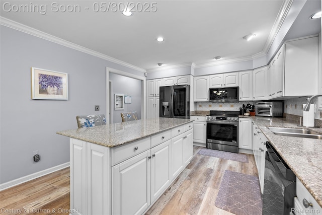 1162 Heights Rd, Lake Orion, MI 48362 - kitchen with stainless steel appliances, a sink, ornamental molding, a center island, and white cabinetry