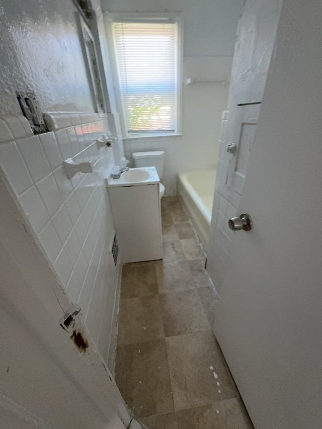 14974 Sussex St, Detroit, MI 48227 - full bath featuring toilet, vanity, and a tub to relax in