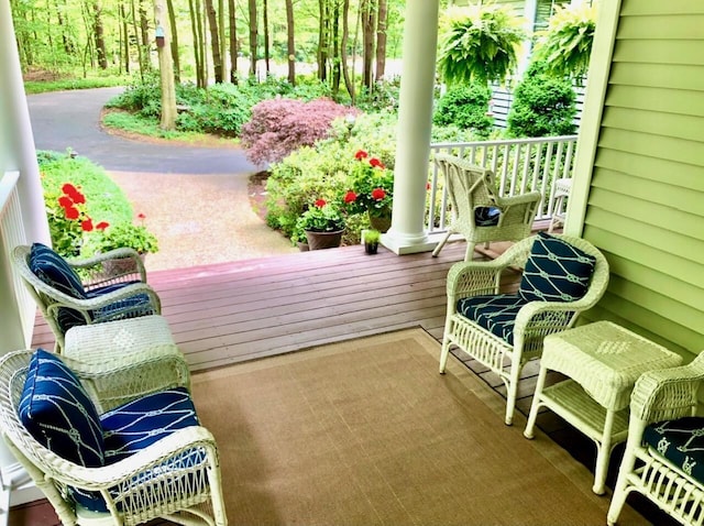 balcony featuring covered porch