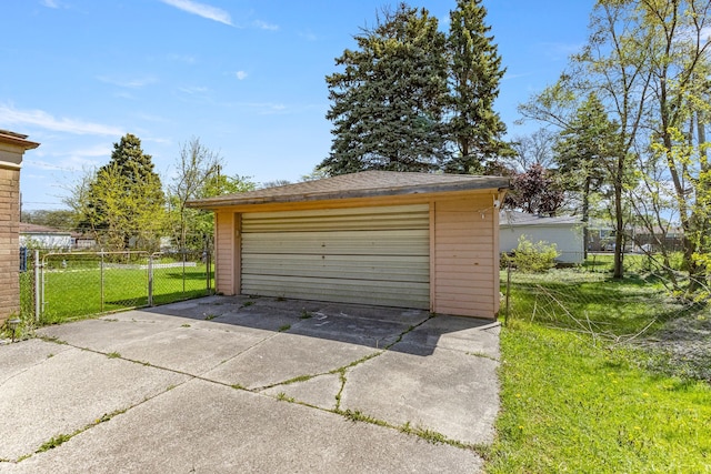 view of detached garage