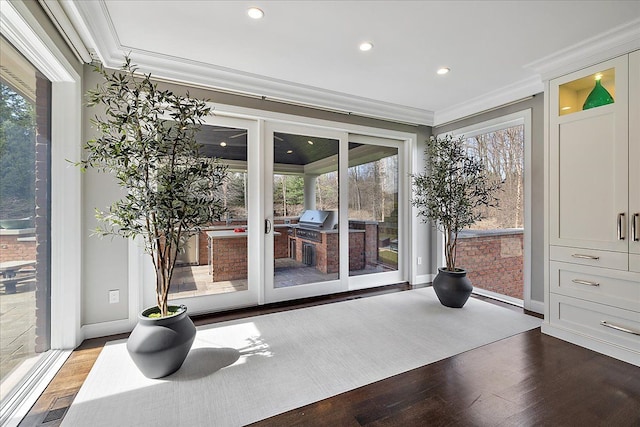 entryway featuring ornamental molding, wood finished floors, baseboards, and recessed lighting