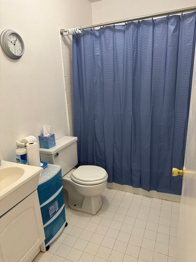 1349 Cherrylawn Dr, Pontiac, MI 48340 - bathroom featuring tile patterned floors, toilet, vanity, and a shower with shower curtain