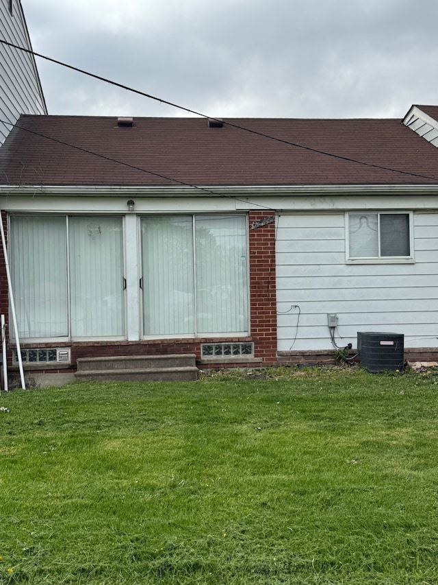 1349 Cherrylawn Dr, Pontiac, MI 48340 - back of house with entry steps, central AC unit, and a lawn