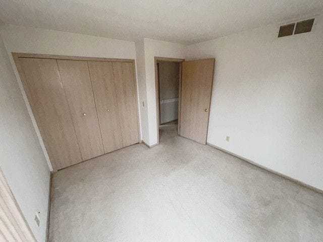 unfurnished bedroom featuring a closet