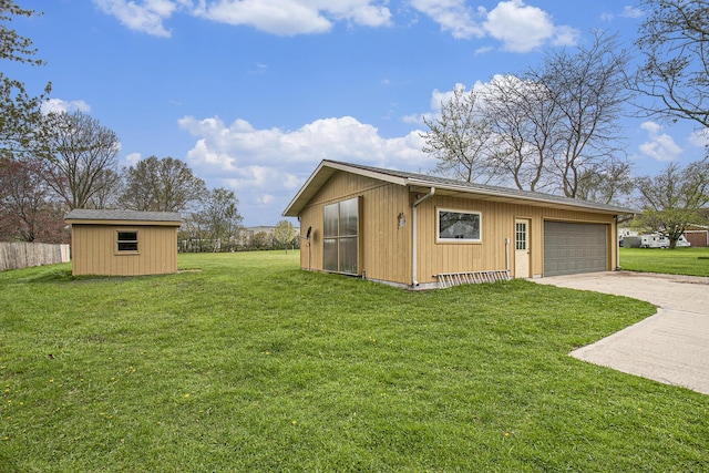 2228 Washington Ave, Saint Joseph, MI 49085 - view of outdoor structure with driveway and an outdoor structure