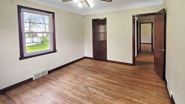 2127 E Coldwater Rd, Flint, MI 48505 - unfurnished bedroom featuring light wood-style flooring, baseboards, a closet, and a ceiling fan