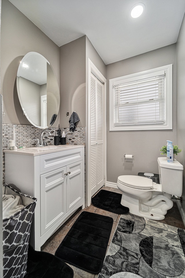 8373 Mckinley, Center Line, MI 48015 - bathroom with toilet, tasteful backsplash, vanity, baseboards, and a closet