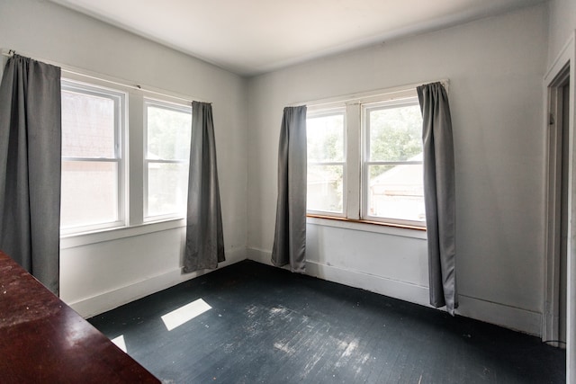 551 Algonquin St, Detroit, MI 48215 - unfurnished room with dark wood finished floors and baseboards