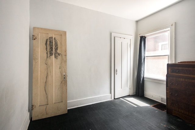 551 Algonquin St, Detroit, MI 48215 - unfurnished bedroom with wood finished floors and baseboards
