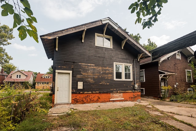 551 Algonquin St, Detroit, MI 48215 - view of rear view of house