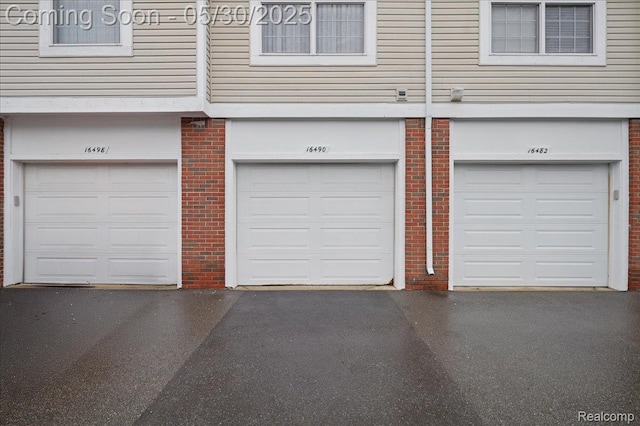 16490 Norfolk Dr, Macomb, MI 48044 - view of garage