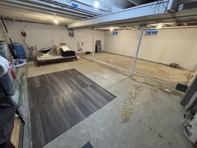 1335 N Sherman Rd, Ludington, MI 49431 - unfinished below grade area with a water pressure tank