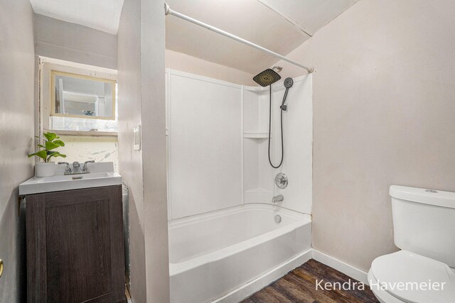 747 Alpine Ave NW, Grand Rapids, MI 49504 - full bath featuring baseboards, toilet, wood finished floors,  shower combination, and vanity