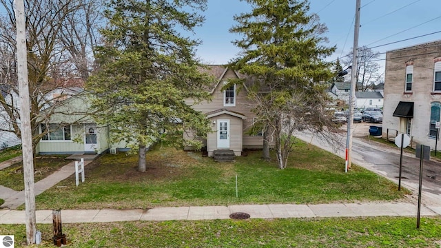 110 W 4th St, Kalkaska, MI 49646 - view of front of property with a front yard