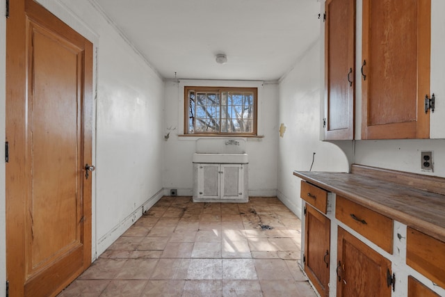 11323 Bramell, Redford, MI 48239 - clothes washing area with baseboards and a sink