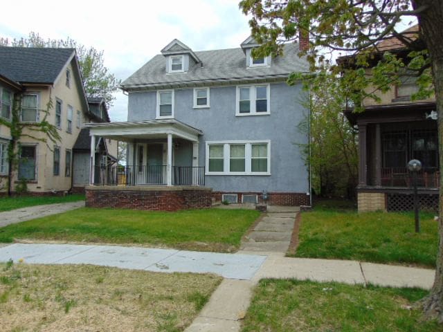 50 Glendale St, Highland Park, MI 48203 - american foursquare style home featuring a front yard and stucco siding