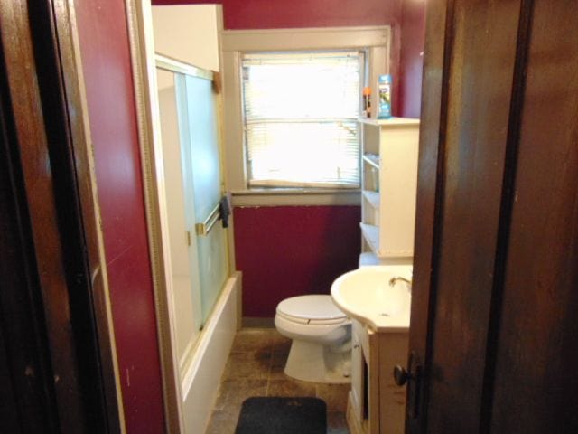 50 Glendale St, Highland Park, MI 48203 - full bath with vanity, toilet, tile patterned floors, and baseboards