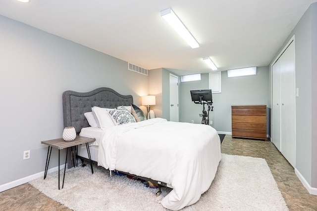 318 Arlington Dr, Rochester Hills, MI 48307 - bedroom with baseboards