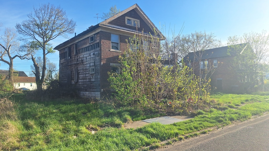 view of property exterior