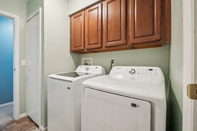 4630 Pasture Ln, White Lake, MI 48383 - laundry room featuring washer and clothes dryer, cabinet space, and baseboards