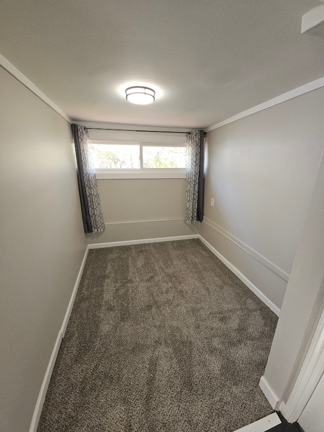 empty room featuring carpet floors and baseboards