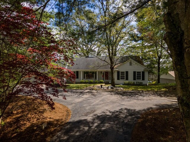 single story home with asphalt driveway