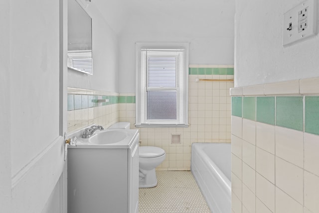 1946 Ewald Cir, Detroit, MI 48238 - full bath featuring tile walls, toilet, wainscoting, vanity, and a bath