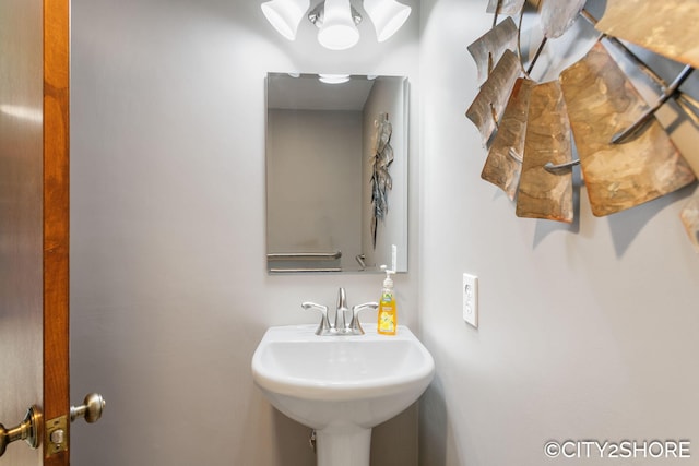 4618 New Holland St, Hudsonville, MI 49426 - bathroom featuring a sink