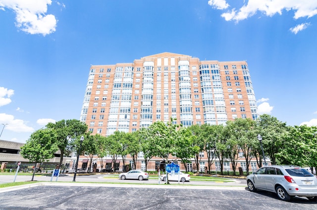 250 E Harbortown Dr # 1409, Detroit, MI 48207 - photo 2
