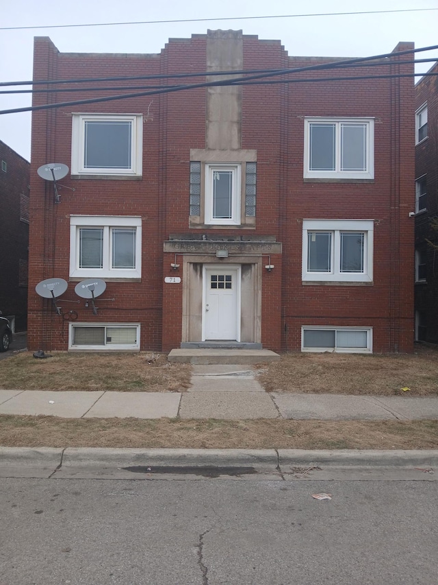 townhome / multi-family property featuring brick siding
