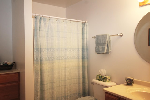 full bathroom featuring vanity, toilet, and curtained shower