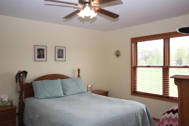 bedroom with ceiling fan