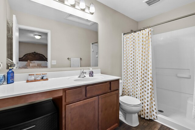 72597 Faye Ct, South Haven, MI 49090 - bathroom with wood finished floors, toilet, curtained shower, and vanity