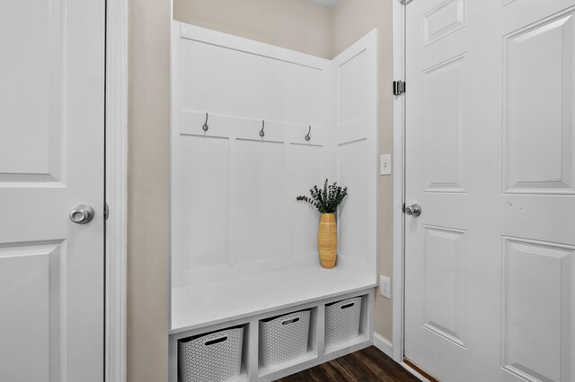 72597 Faye Ct, South Haven, MI 49090 - mudroom featuring dark wood finished floors and baseboards
