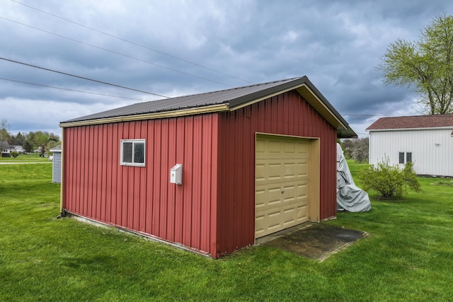 view of outdoor structure featuring an outbuilding