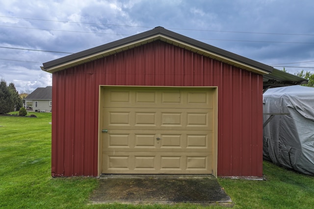 view of detached garage