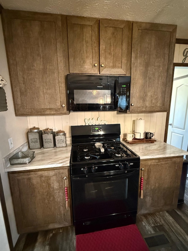 1003 Pebble Creek Ct, Mount Pleasant, MI 48858