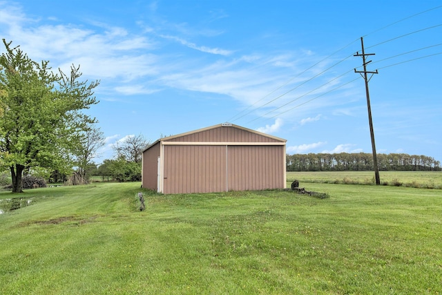 view of pole building featuring a yard