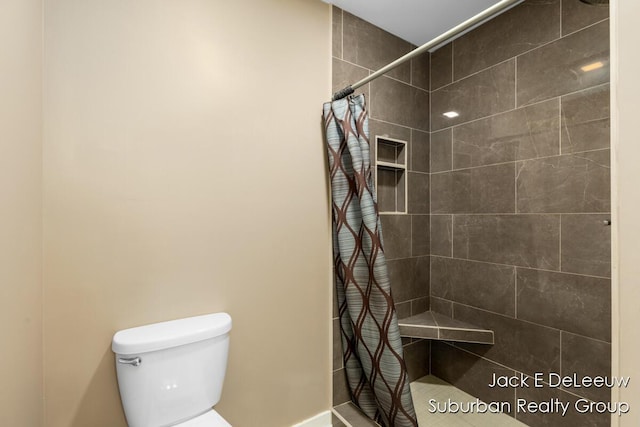 12840 Ridgedale Dr, Allendale, MI 49401 - full bathroom featuring a tile shower and toilet