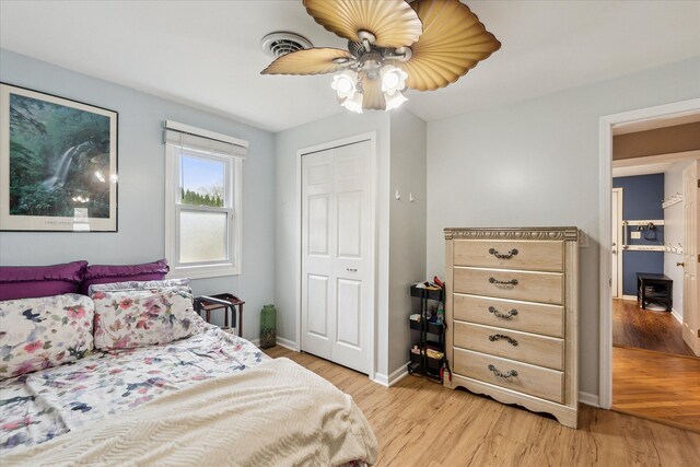 9669 Norman Rd, Clarkston, MI 48348 - bedroom featuring light wood-type flooring, baseboards, a closet, and ceiling fan