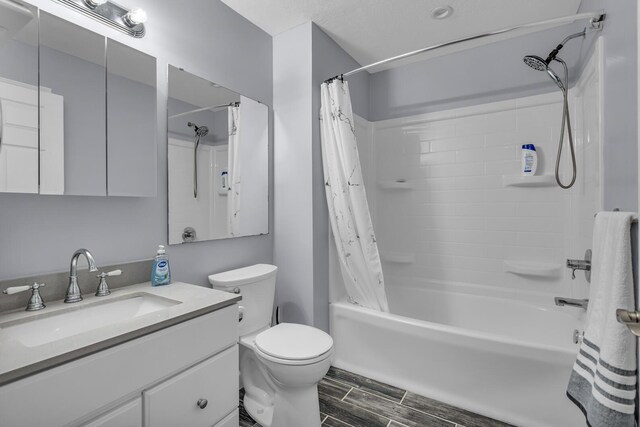 739 W Barrington Cir, Jackson, MI 49203 - full bathroom featuring shower / bath combo with shower curtain, wood tiled floors, vanity, and toilet