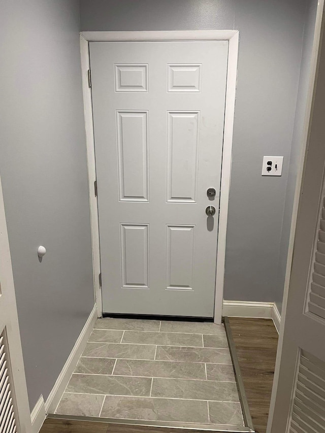 25432 Wexford Ave, Warren, MI 48091 - entryway with baseboards